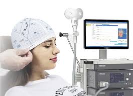 Paciente preparándose para administración de Estimulación Magnética Transcraneal